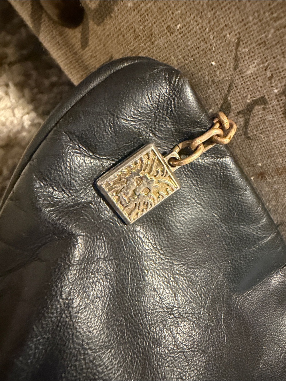 Vintage Anne Klein Black Leather Clutch Envelope Pouch Goldtone pull Chic Y2K - Picture 12 of 15